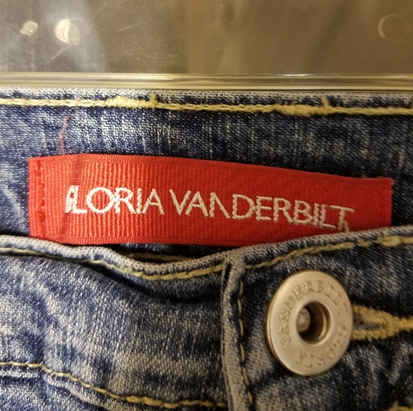 Gloria Vanderbilt Jean Capris - Picture 3 of 6